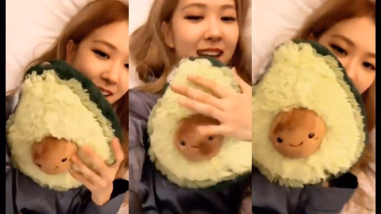 Thế nhưng Rosé thường nhận được quà tặng hình quả bơ