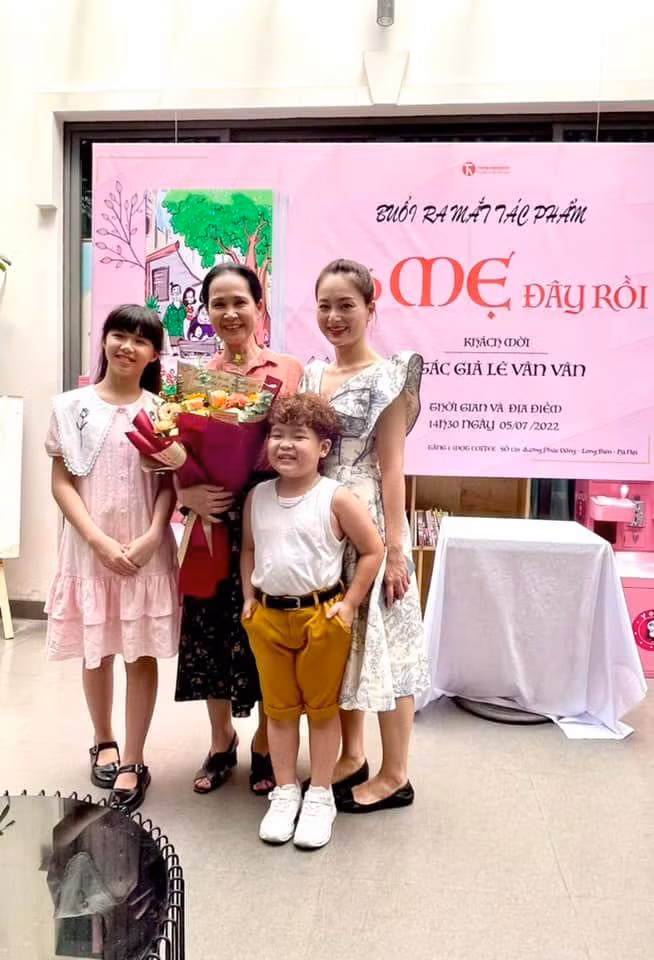Vân Vân đã hoàn thành cuốn truyện tranh ý nghĩa