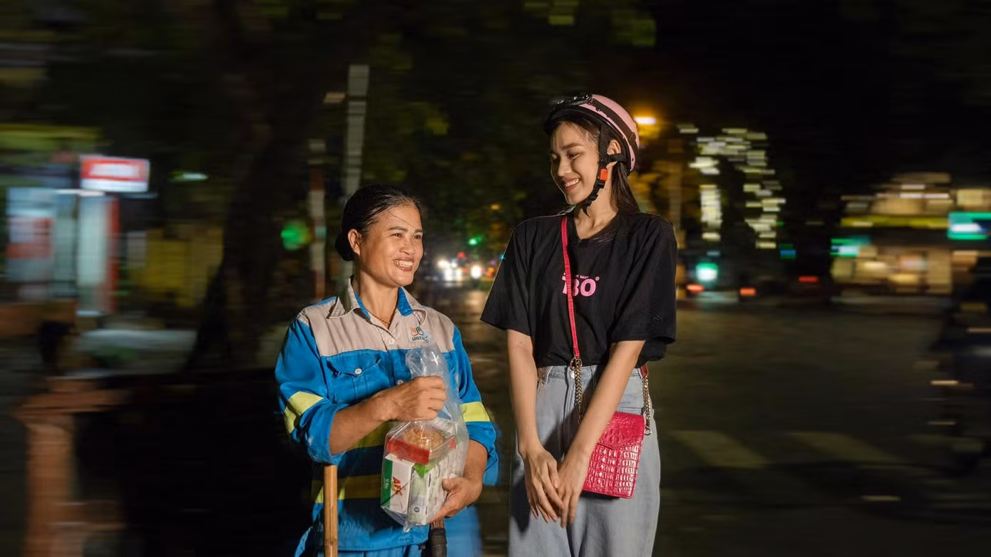 Nàng hậu ngày càng ghi điểm vì những hành động tinh tế ấm áp
