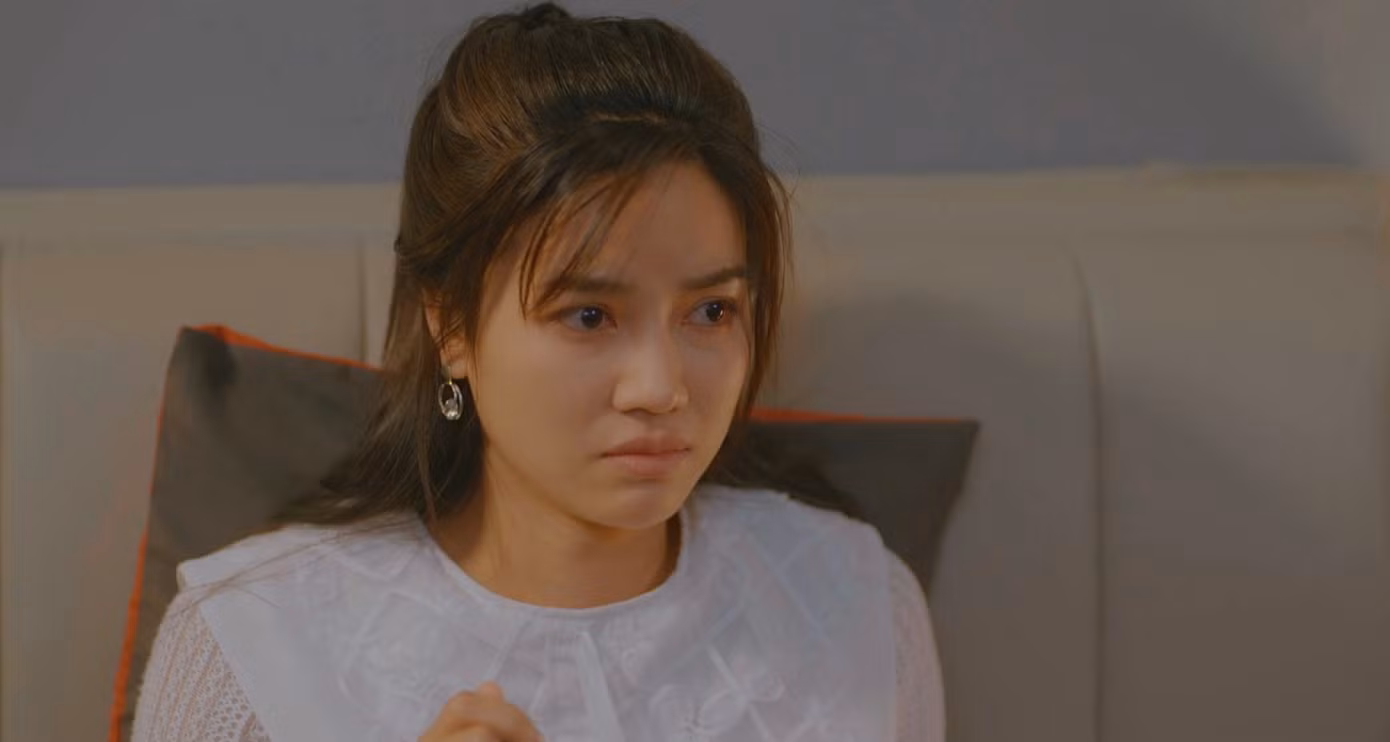 Phương tươi vui bên ngoài để che giấu nỗi cô đơn bên trong.