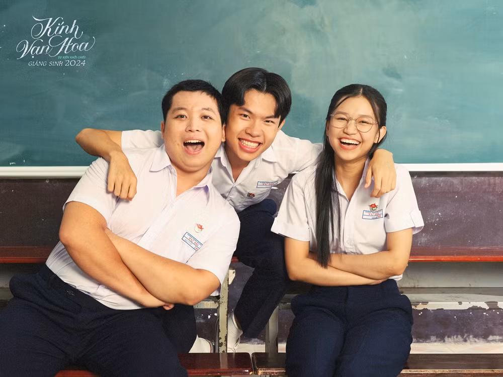 Kính Vạn Hoa bản điện ảnh đã tìm được ba diễn viên chính. Kính Vạn Hoa bản điện ảnh đã tìm được ba diễn viên chính.