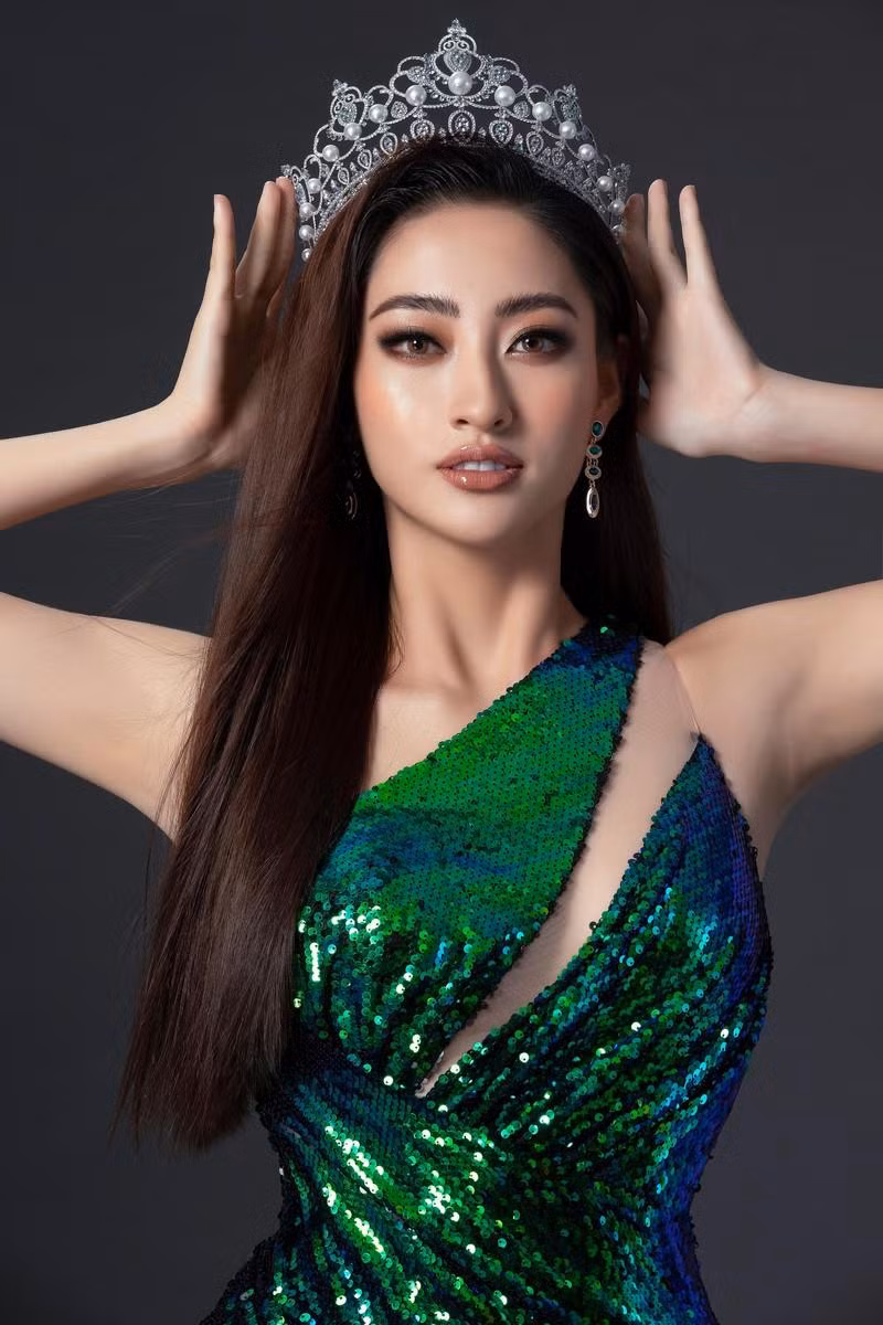 Phương Nhi rất yêu mến đàn chị Lương Thùy Linh
