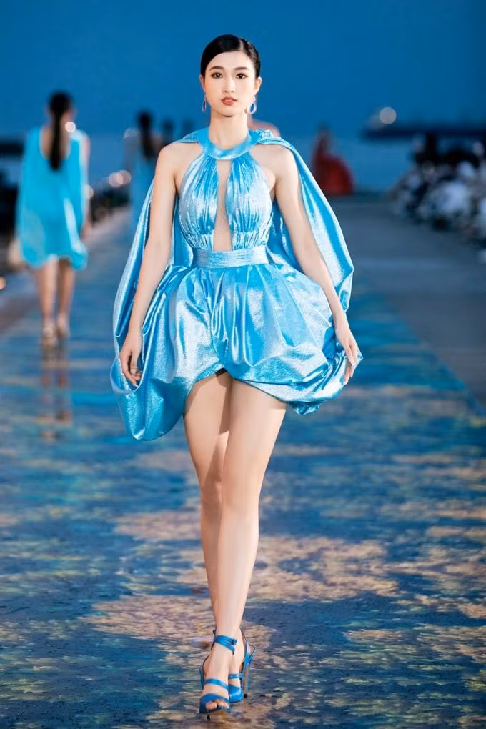 Phương Nhi xinh như búp bê trong các màn trình diễn