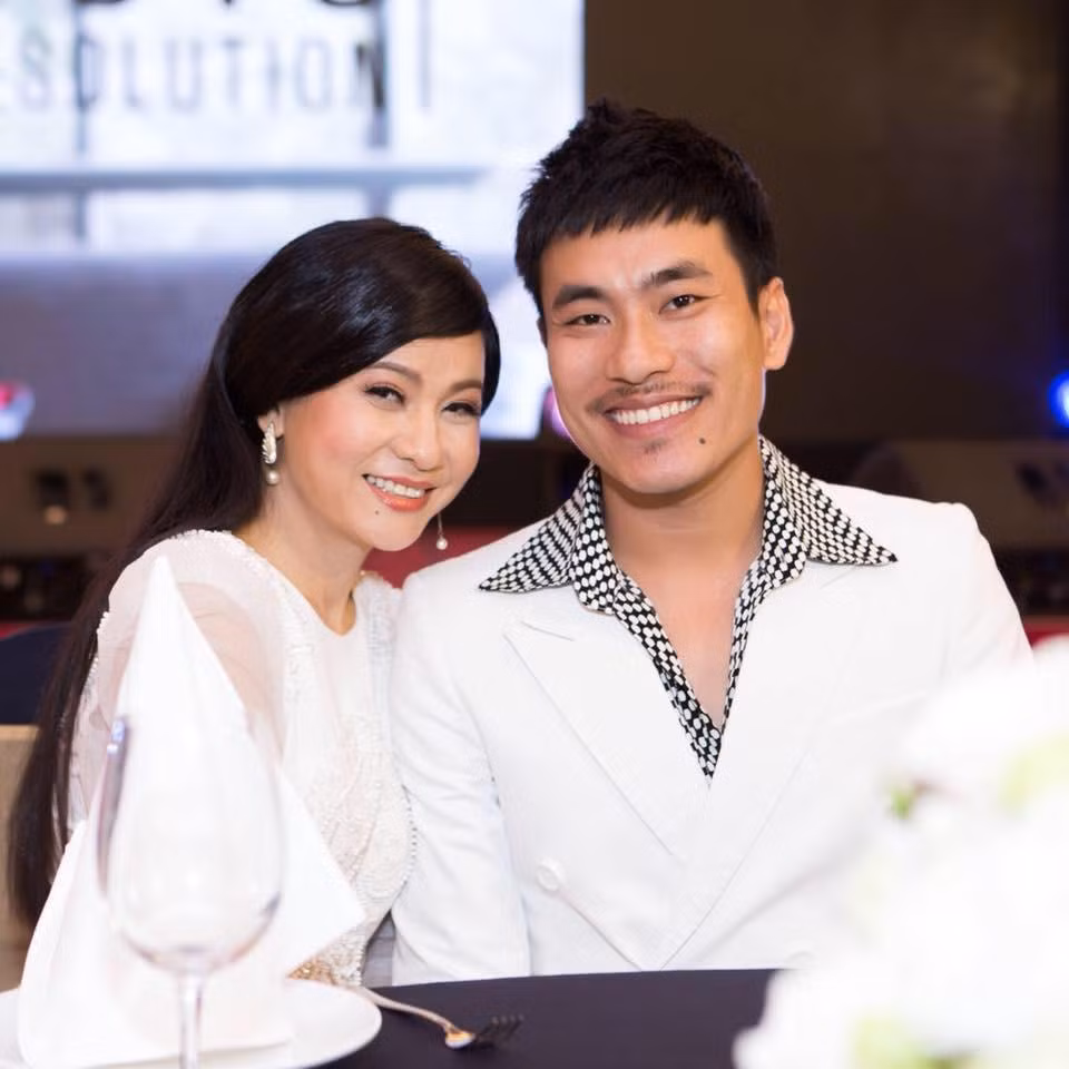 Cát Phượng – Kiều Minh Tuấn chênh lệch 18 tuổi.
