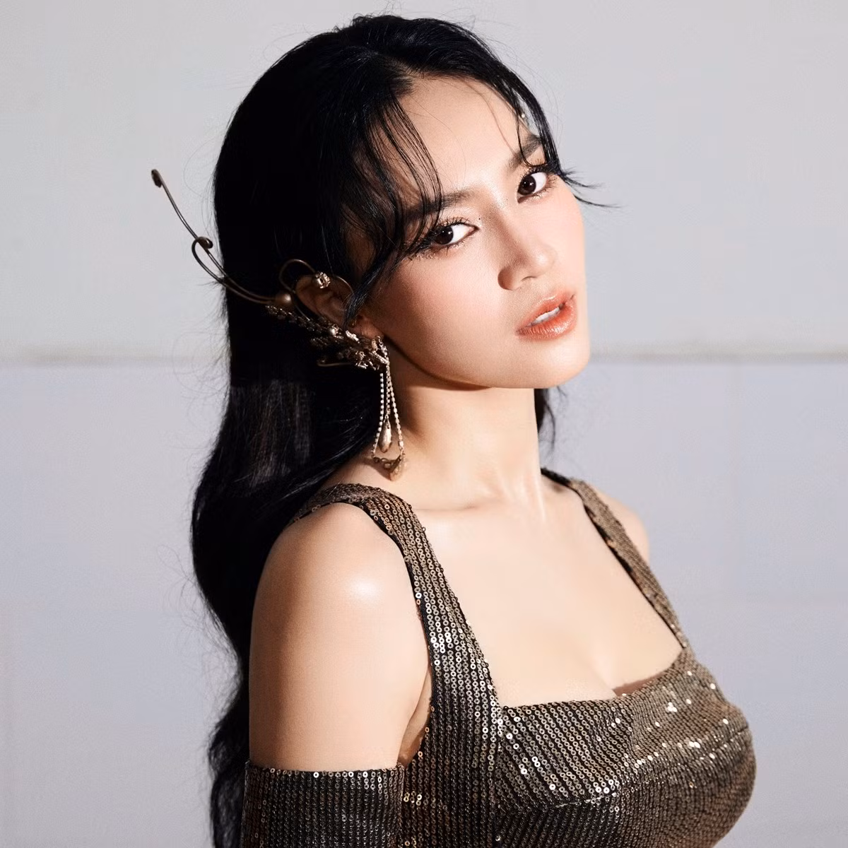 Nữ diễn viên gặp khó khăn vì chưa quen với việc giảng dạy ở nước ngoài.