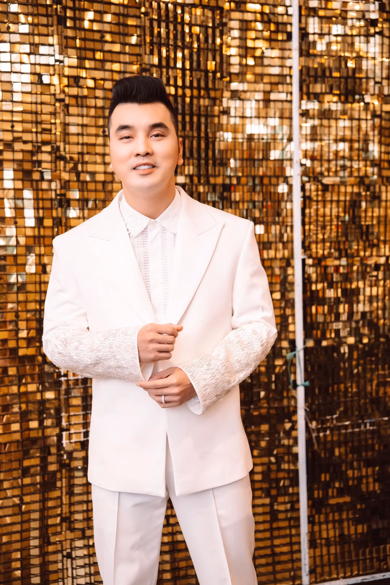 Ưng Hoàng Phúc bức xúc khi bị cho là "làm từ thiện ở khu nhà giàu".
