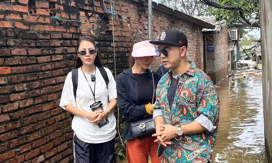 Quế Vân khẳng định ba người tới tặng quà cho các gia đình khó khăn.