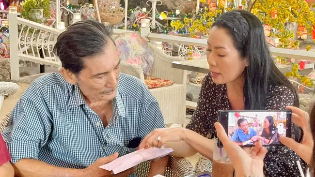 Ông từng nhận được 800 triệu đồng ủng hộ.