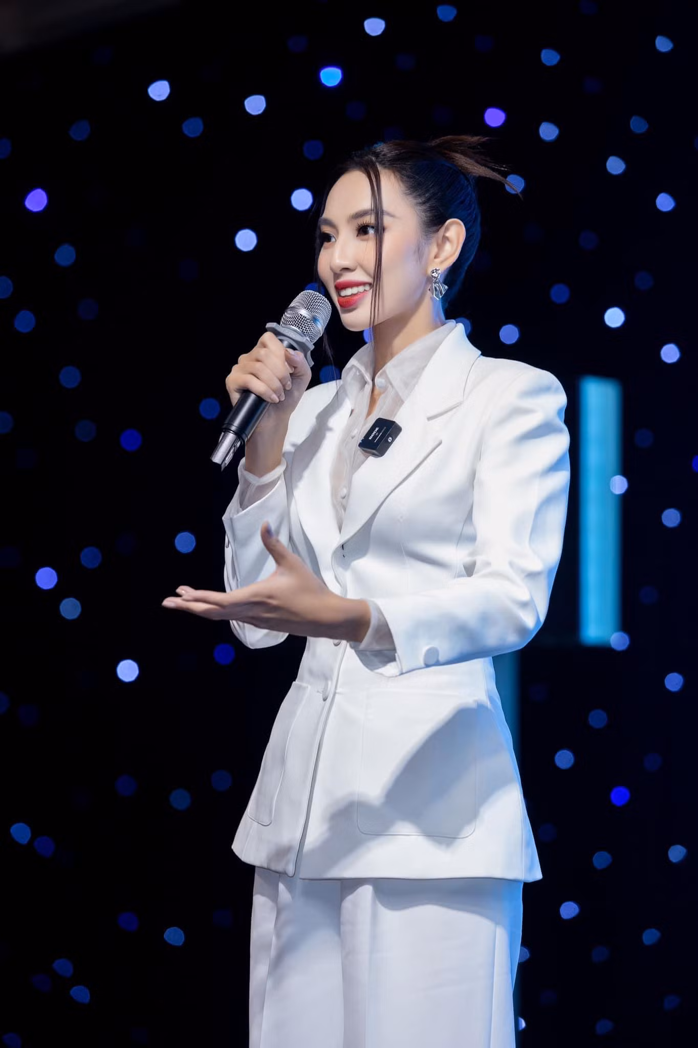 Nhìn vào lịch làm việc của Thùy Tiên mà ai cũng phải khâm phục nàng hậu