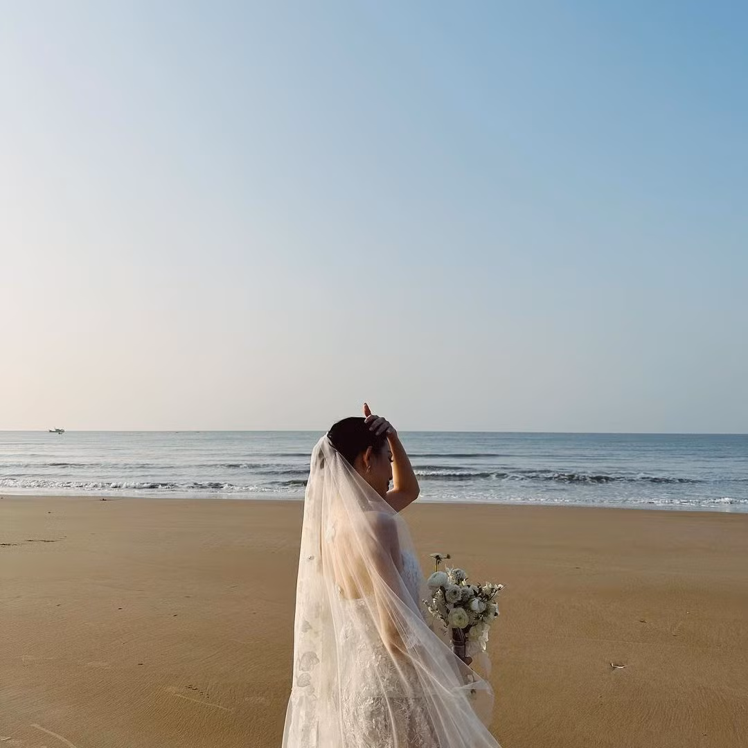 Hai mẫu váy Linh Rin mặc khi chụp ảnh cưới.