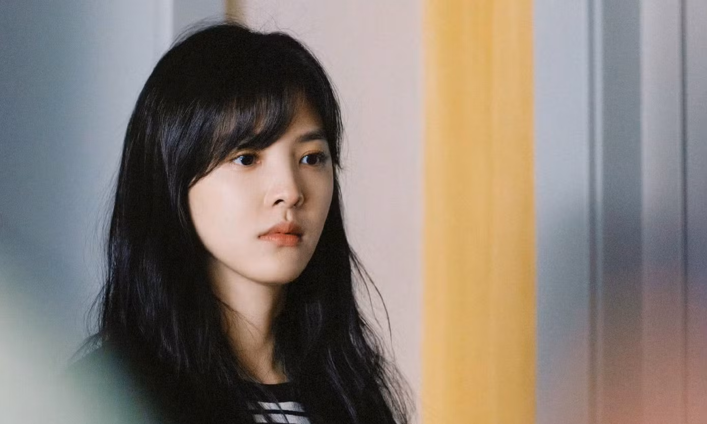 Sương Giáng có nghĩa là sương mù xuất hiện, rất hợp với vẻ mong manh u buồn của cô.