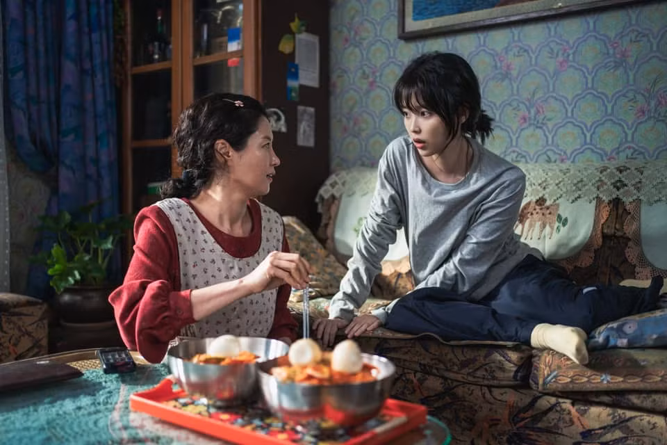 Khi Cuộc Đời Cho Bạn Quả Quýt làm người xem yêu thương gia đình hơn.