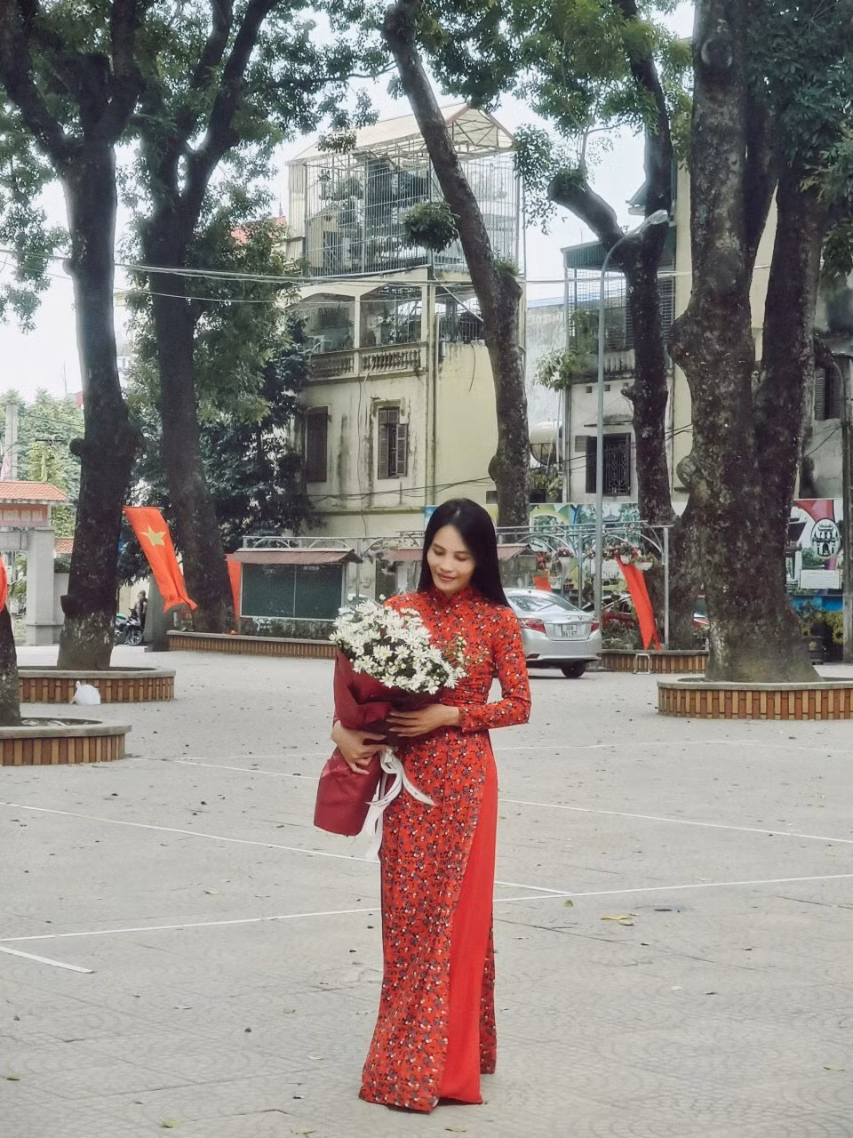Cả tuần đi dạy mà không ngày nào trùng outfit chính là cô Hương dạy Sử.