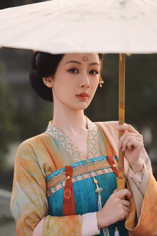 Vì thế khán giả khuyên Dương Tử tạm nghỉ đóng phim cổ trang.
