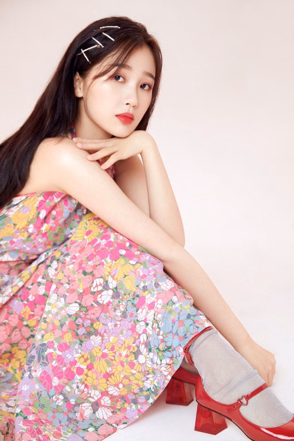 Nhiều người cho rằng Ngu Thư Hân chưa thể sánh bằng các đàn chị Nhiều người cho rằng Ngu Thư Hân chưa thể sánh bằng các đàn chị