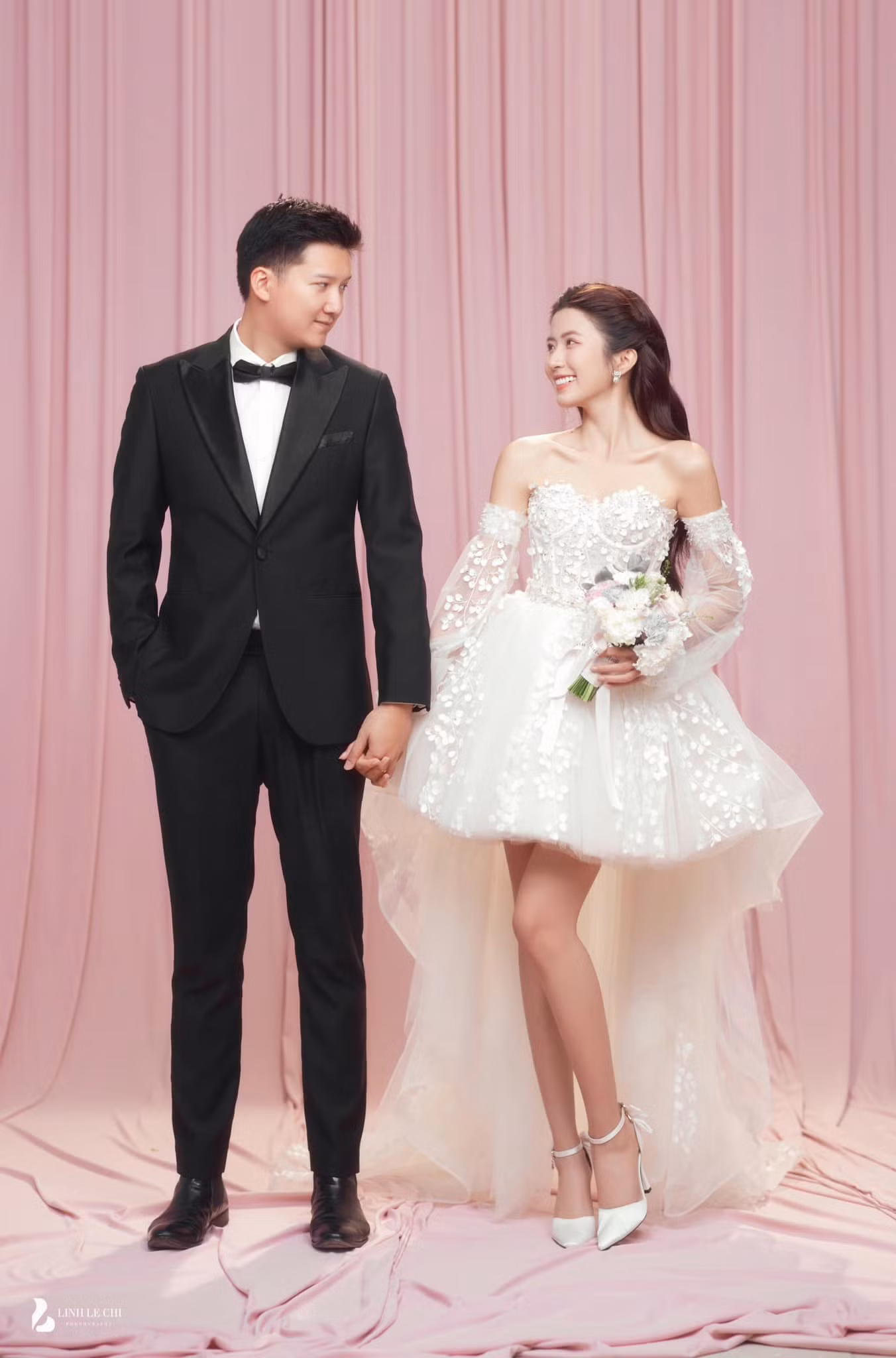 Ngắm loạt váy cưới của Ngọc Huyền: Từ công chúa lộng lẫy đến bông hồng ngọt ngào ảnh 2