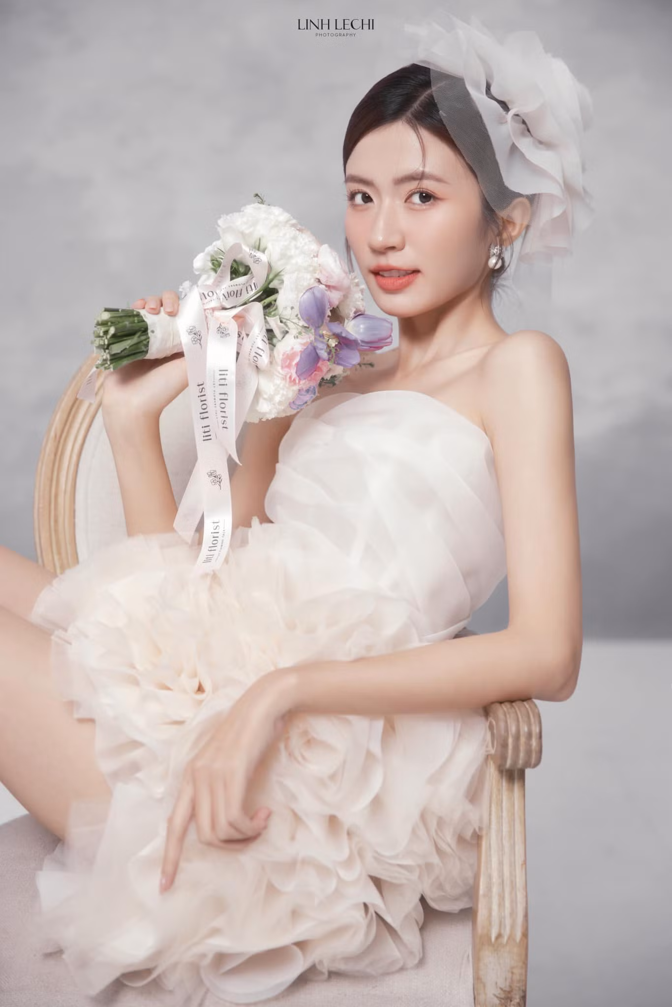 Ngắm loạt váy cưới của Ngọc Huyền: Từ công chúa lộng lẫy đến bông hồng ngọt ngào ảnh 7