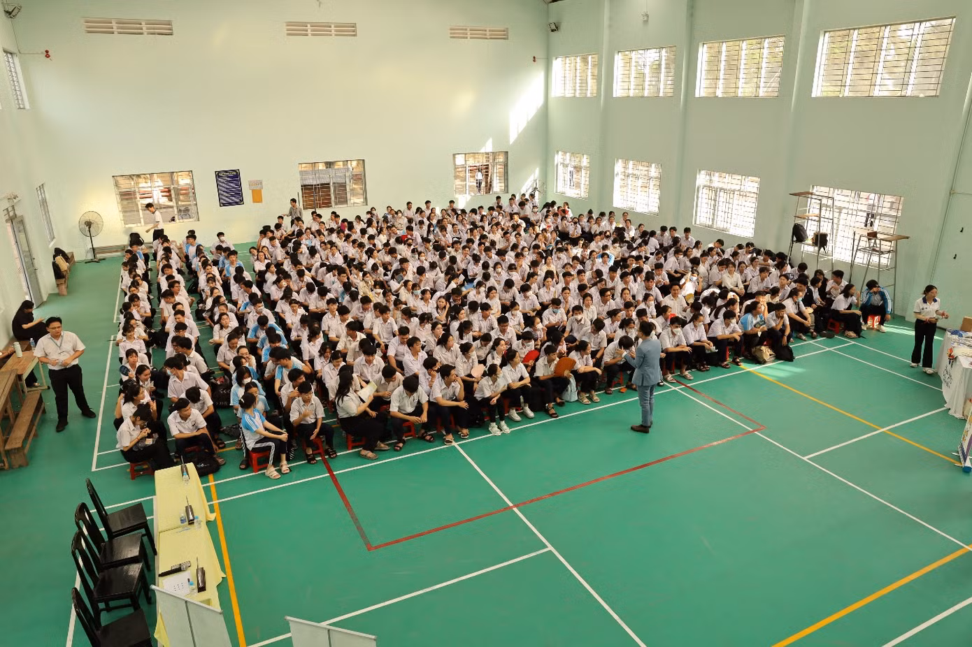 Chuyên gia ThS Nguyễn Anh Khoa chia sẻ cùng học sinh THPT Nguyễn Trãi tỉnh Tây Ninh.