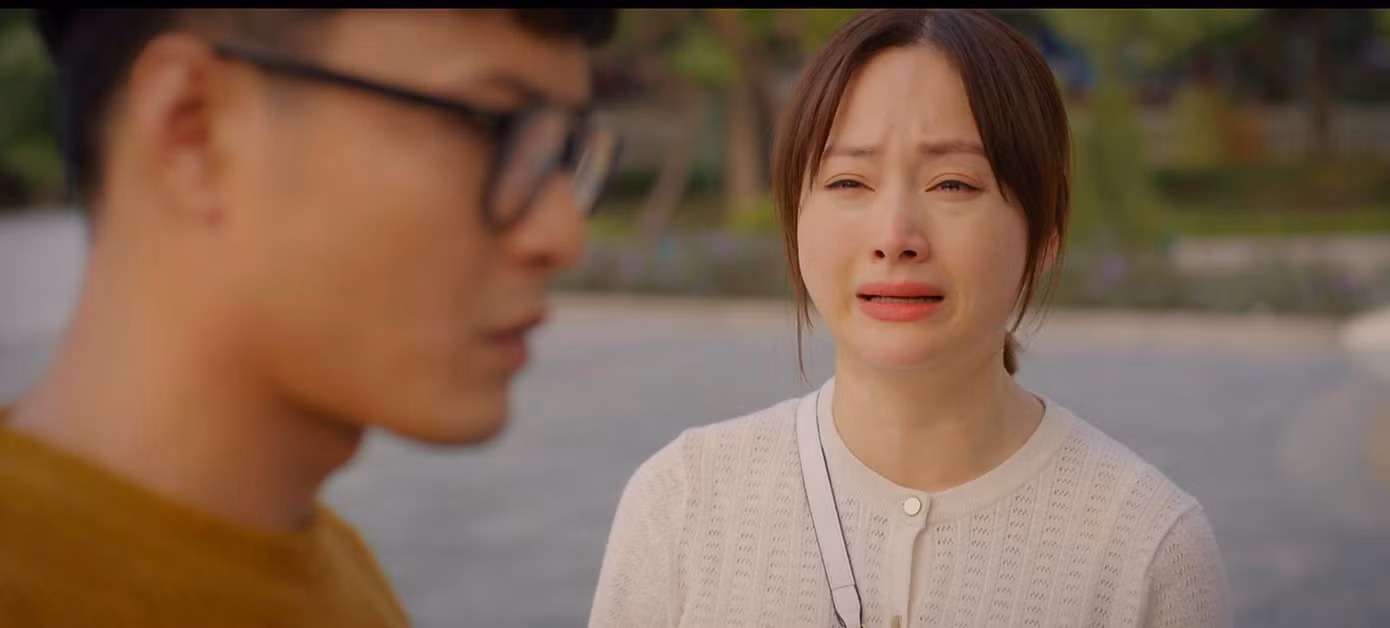Vân Khánh liên tục khóc lóc năn nỉ chồng nghĩ lại