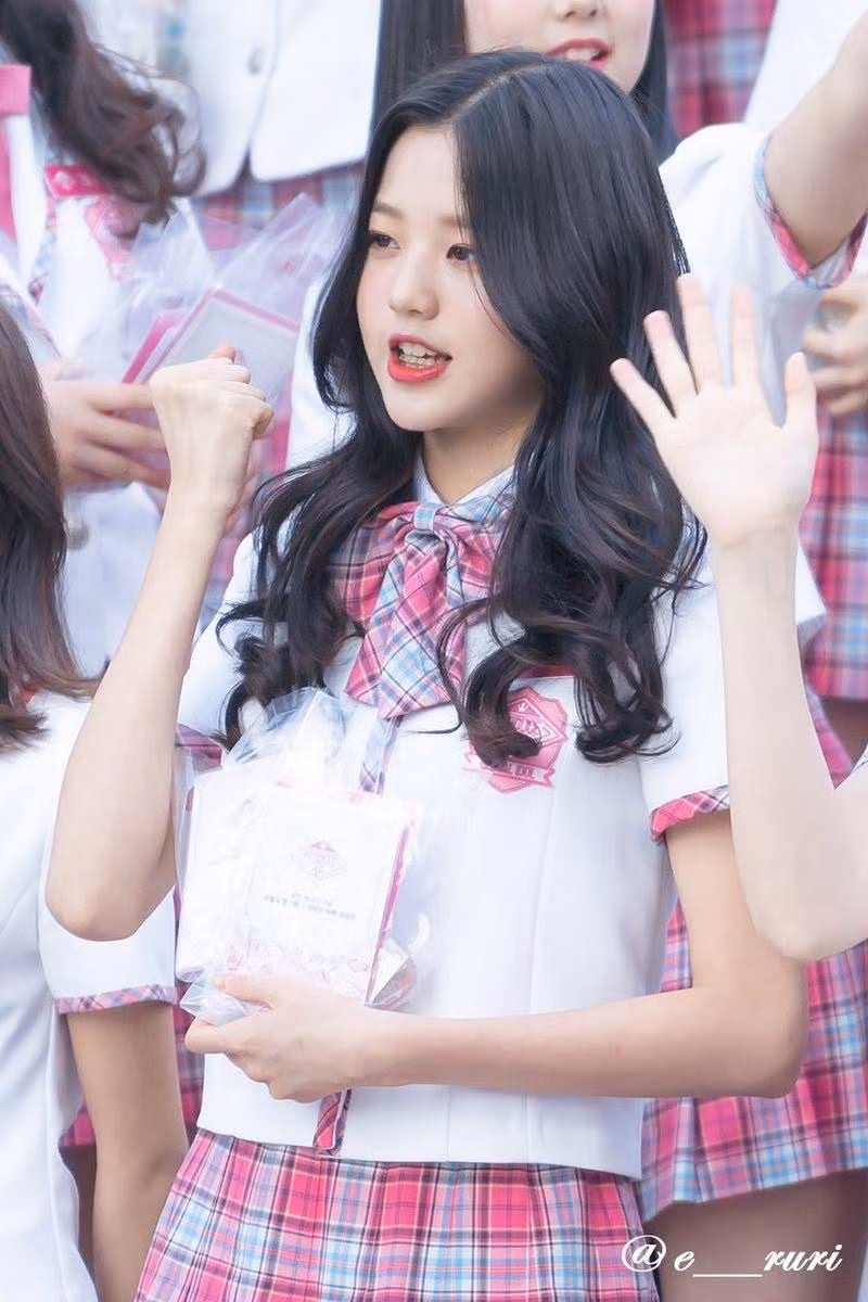 Jang Won Young niềng răng khi thi Produce 48