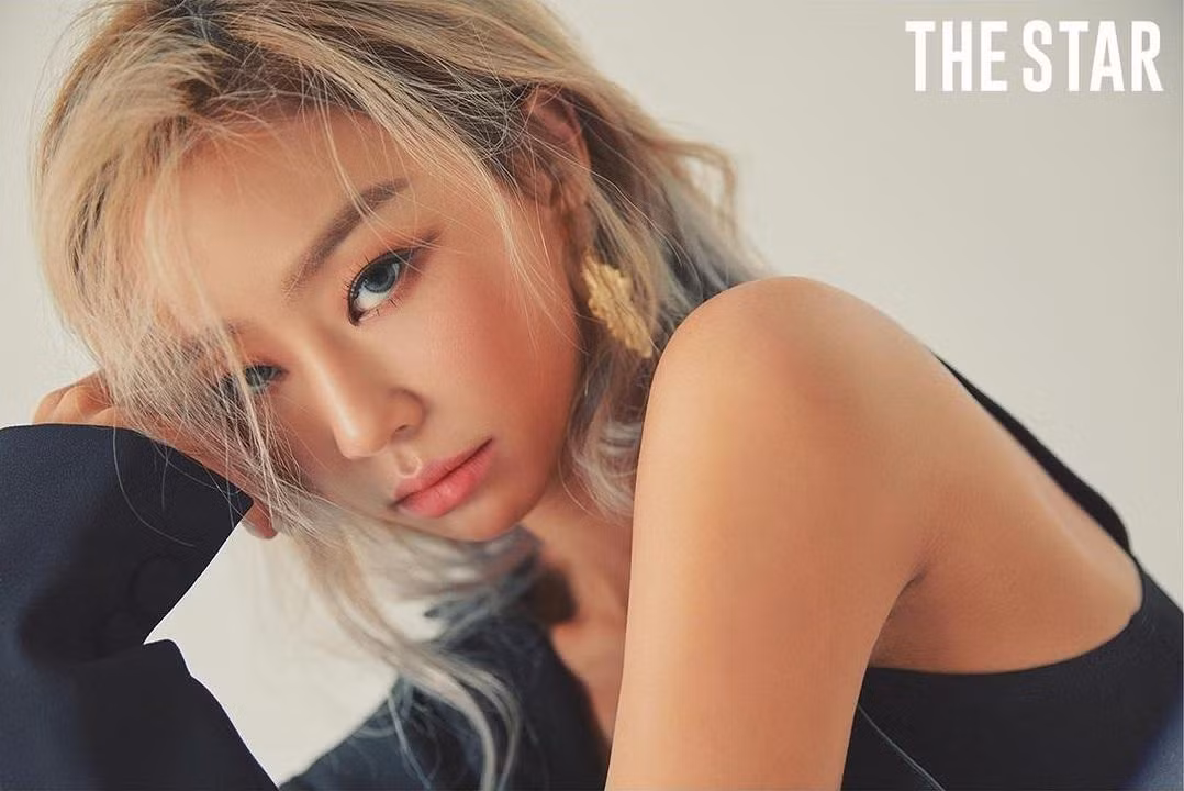 Hyolin (Sistar) là nữ idol hiếm hoi công khai chuyện cắt mí mắt của mình.
