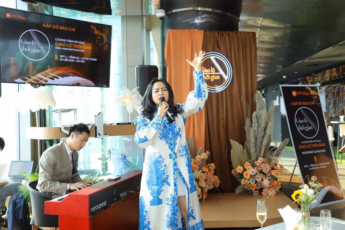 Ca sĩ Thanh Lam là một trong những khách mời đầu tiên của Giao lộ thời gian.