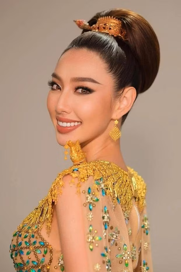 Thùy Tiên được khen là "Nữ hoàng của trang phục dân tộc"