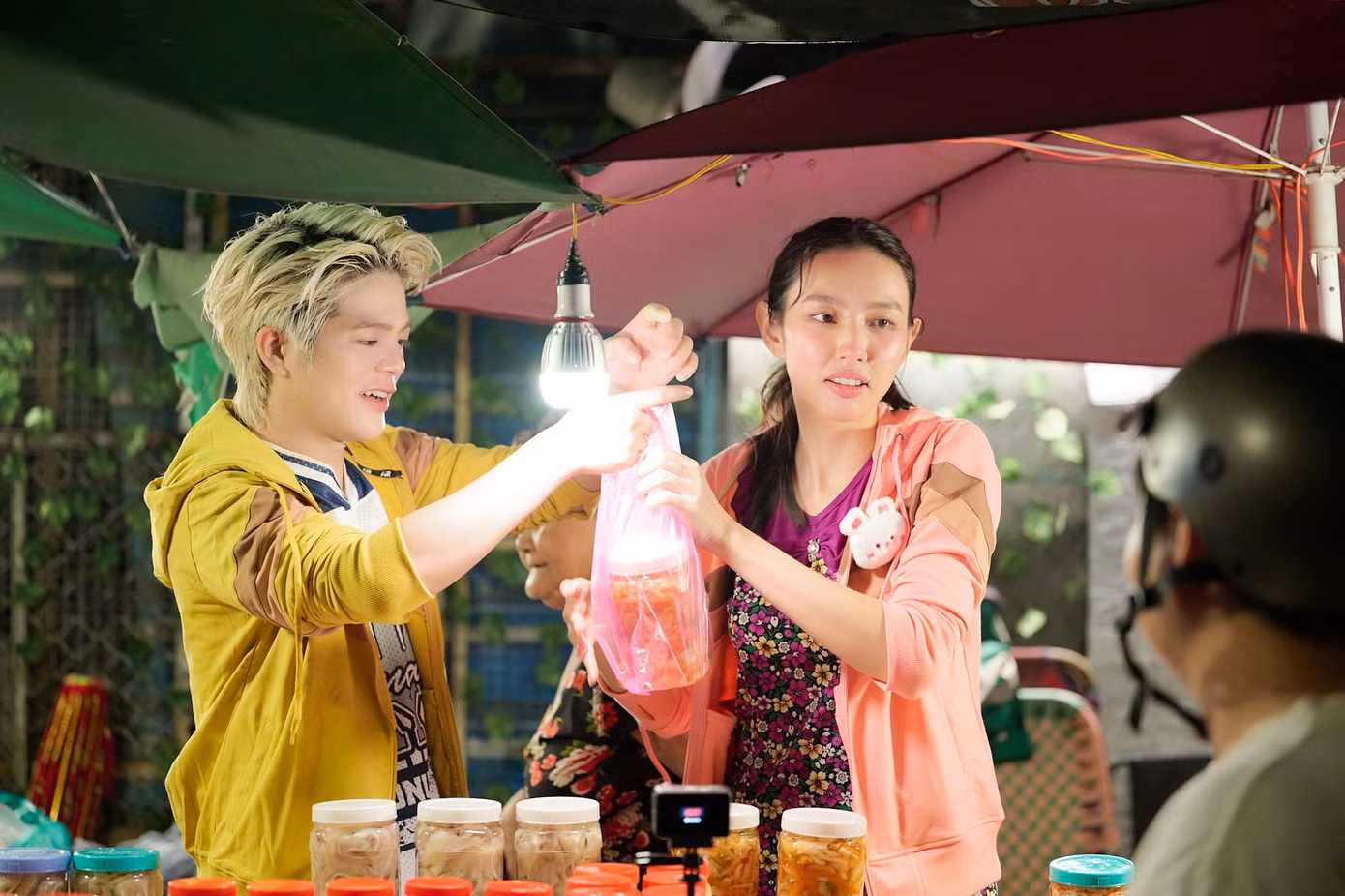 Nàng hậu chăm chỉ tham gia nhiều show thực tế. Nàng hậu chăm chỉ tham gia nhiều show thực tế.
