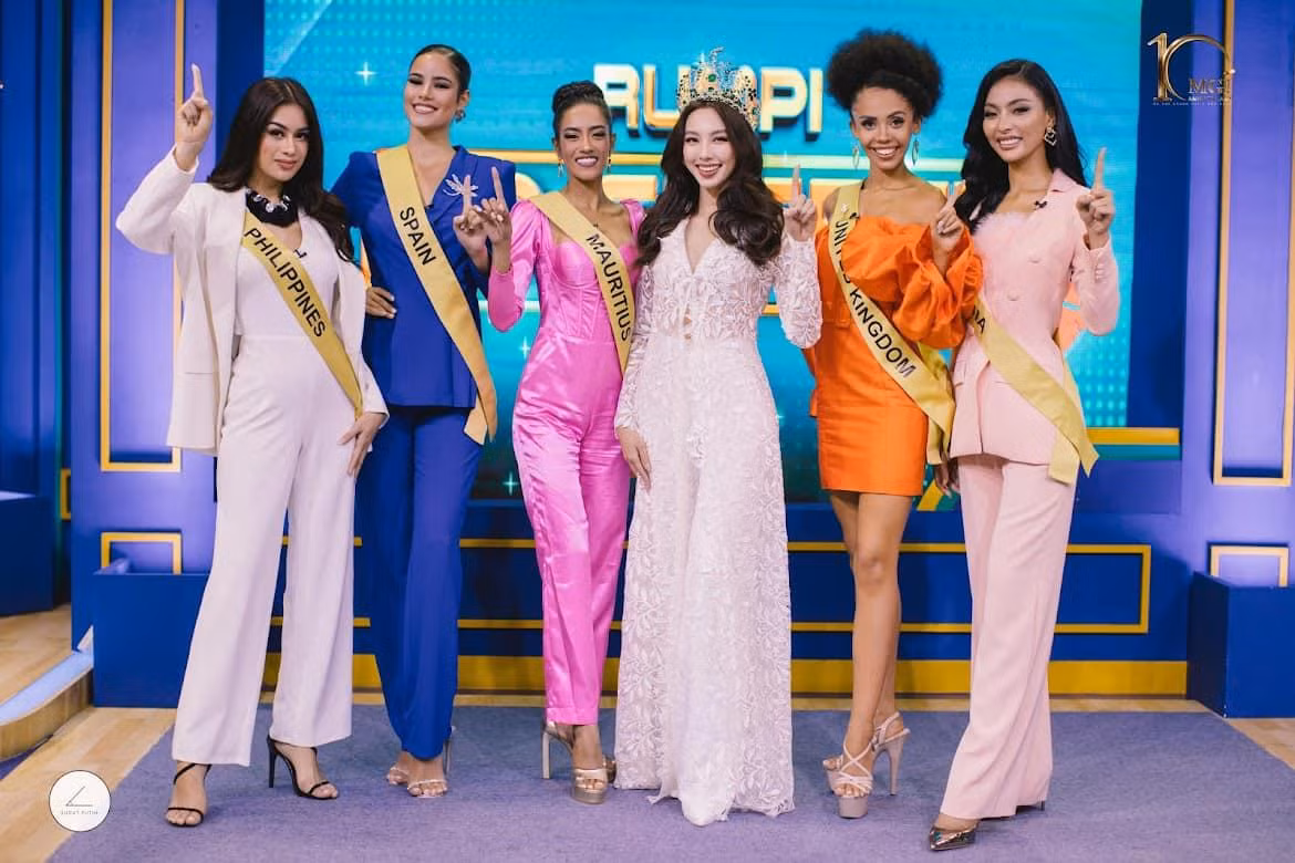 Hoa hậu Thùy Tiên luôn rạng rỡ trong các hoạt động