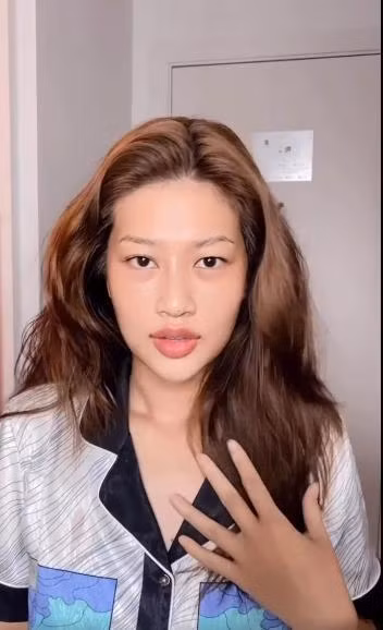 Tân Hoa hậu không ngại khoe mặt mộc.
