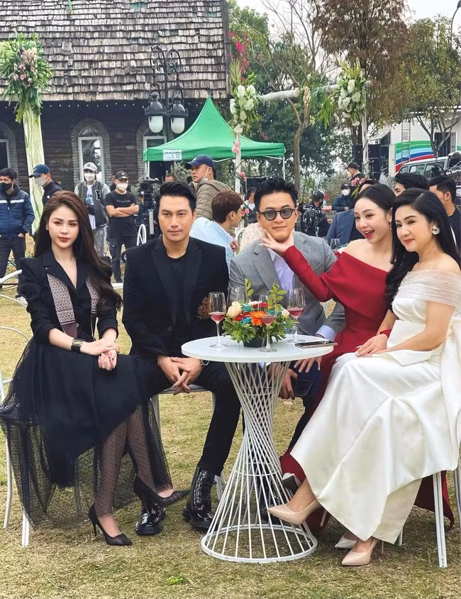 Hồng Diễm vắng mặt trong sự kiện đình đám của vũ trụ phim VTV Hồng Diễm vắng mặt trong sự kiện đình đám của vũ trụ phim VTV