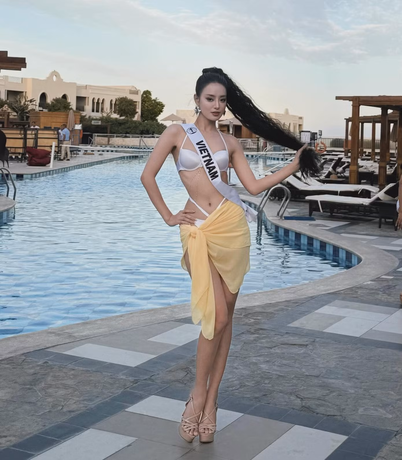 Bùi Khánh Linh tươi tắn trong phần thi áo tắm. Bùi Khánh Linh tươi tắn trong phần thi áo tắm.