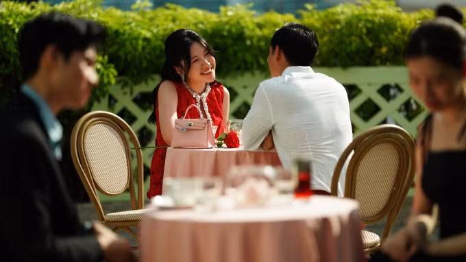 Vậy nữ chính Tú Lạc có thân phận như thế nào?