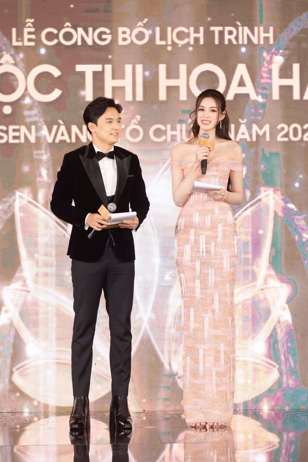 Nàng hậu đang rất hứng thú với vai trò mới. Nàng hậu đang rất hứng thú với vai trò mới.