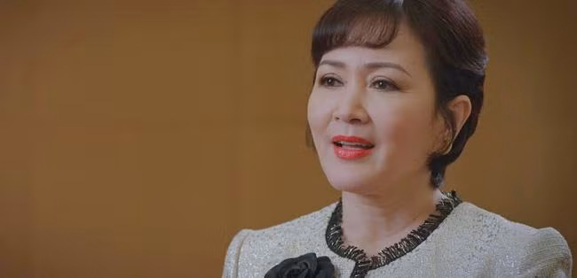 Vân Trang liên tục bị mẹ ruột dội gáo nước lạnh