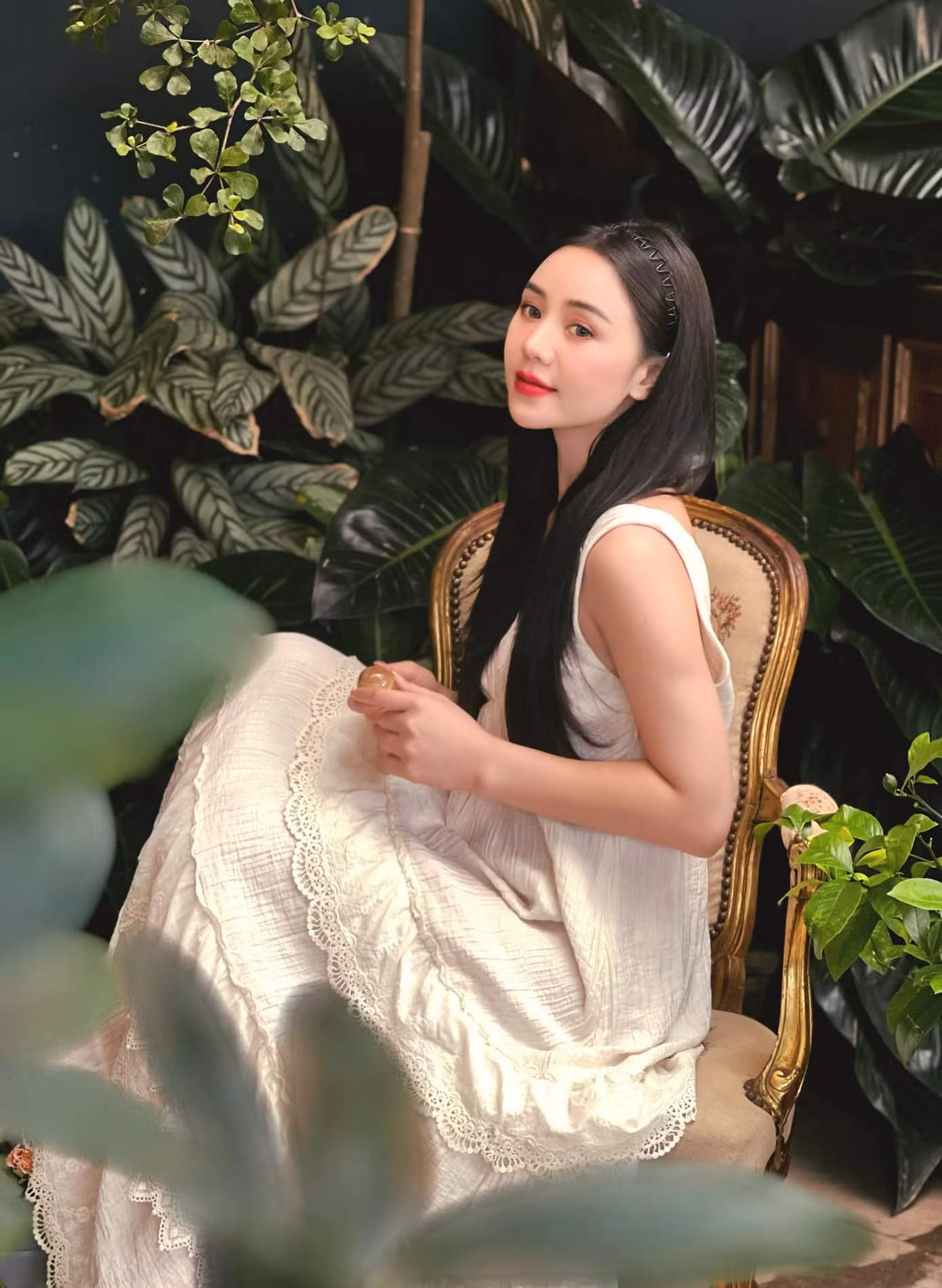 Quỳnh Kool đang đóng phim mới cùng Huyền Lizzie. Quỳnh Kool đang đóng phim mới cùng Huyền Lizzie.