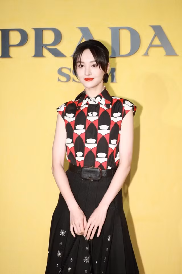 Prada từng lao đao khi một loạt gương mặt đại sứ gặp thị phi.
