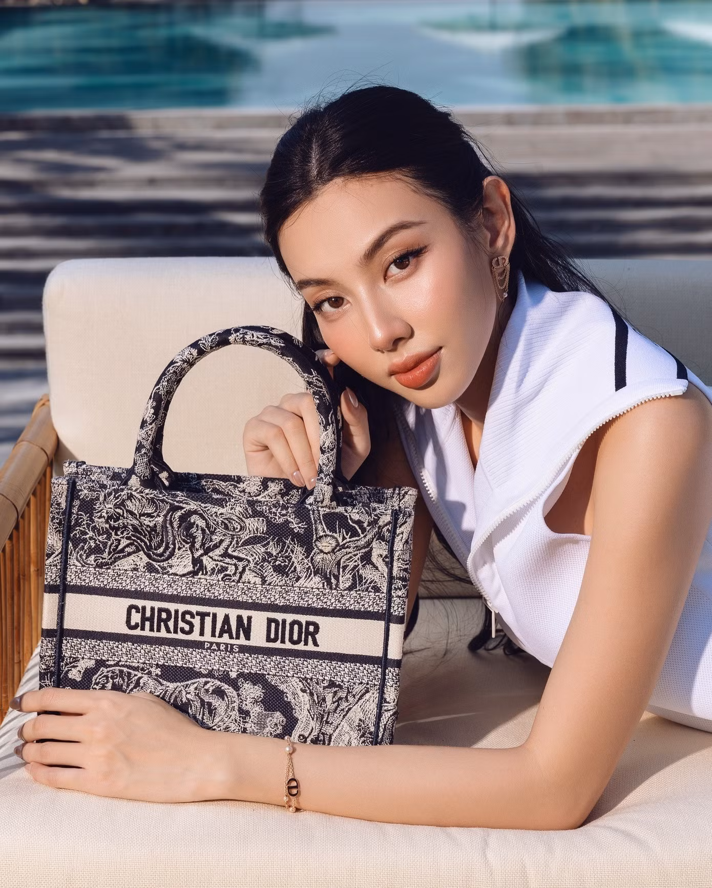 Thùy Tiên đã chính thức trở thành bạn thân Dior.