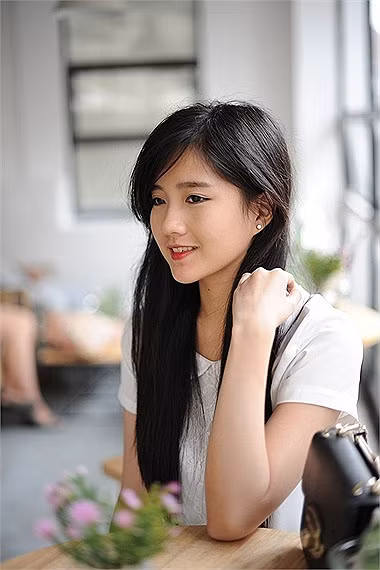 Cô bạn này sinh năm 1994 và hiện đang theo học chuyên ngành Quản trị khách sạn của Đại học Hoa Sen