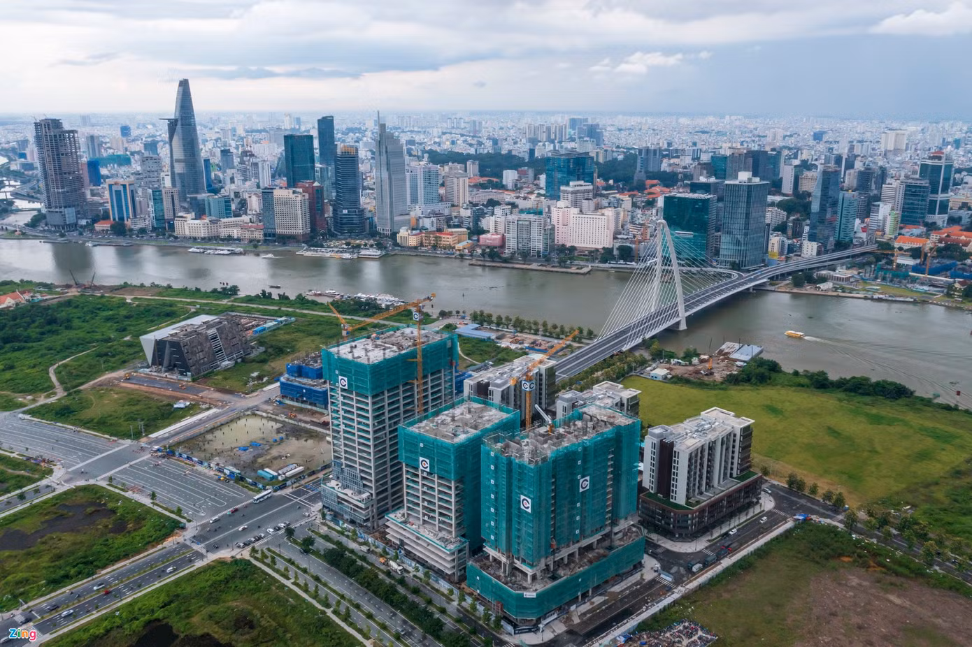 Các Luật Nhà ở, Kinh doanh bất động sản, Đất đai (sửa đổi) phải được trình Quốc hội vào tháng 5, dự kiến thông qua vào tháng 10. Ảnh: Quỳnh Danh. Các Luật Nhà ở, Kinh doanh bất động sản, Đất đai (sửa đổi) phải được trình Quốc hội vào tháng 5, dự kiến thông qua vào tháng 10. Ảnh: Quỳnh Danh.