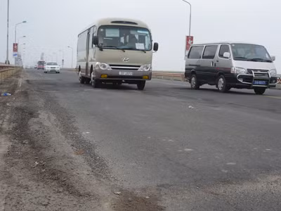 Mặt cầu Thăng Long - Một DA của Bộ GTVT sửa chữa nhiều lần vẫn chưa đạt yêu cầu. Ảnh: Trọng Đảng. Mặt cầu Thăng Long - Một DA của Bộ GTVT sửa chữa nhiều lần vẫn chưa đạt yêu cầu. Ảnh: Trọng Đảng