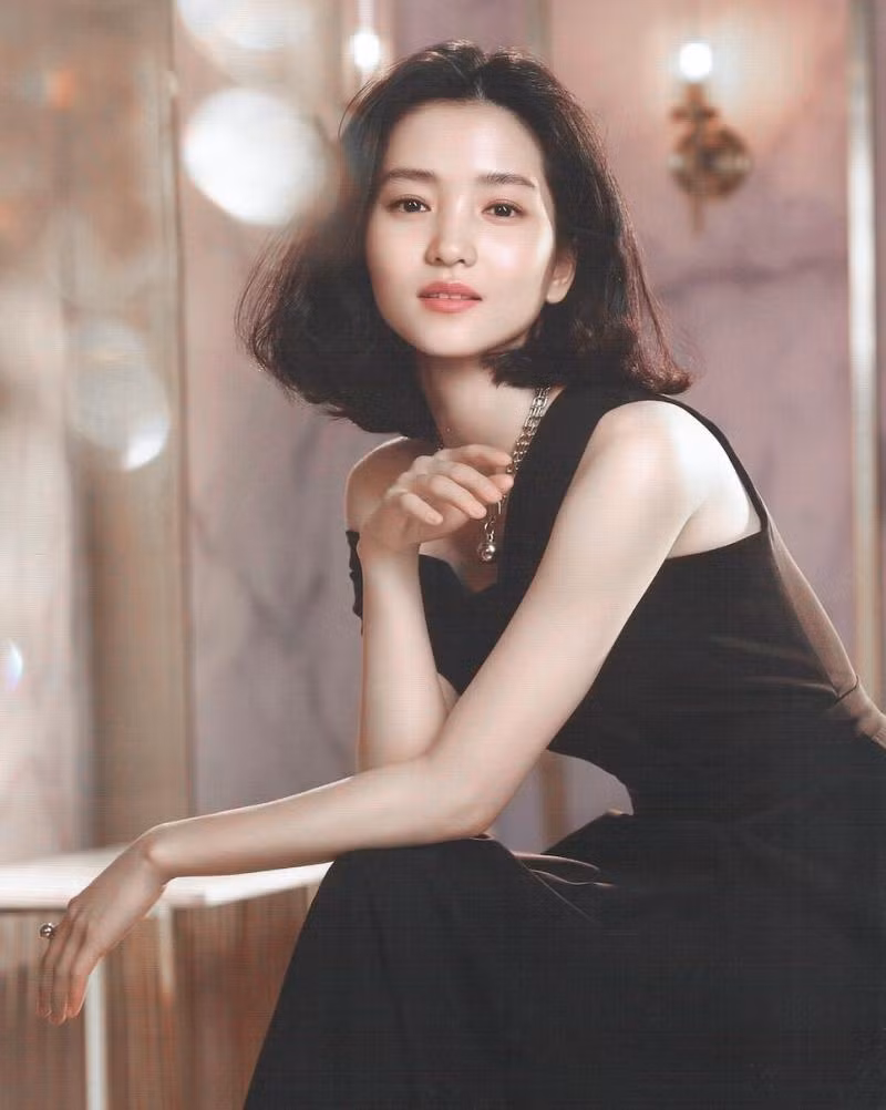 Tin hẹn hò của Song Joong Ki và Kim Tae Ri nhận phản hồi tích cực từ khán giả. Trước đó, tài tử Hậu duệ mặt trời đã trải qua một cuộc hôn nhân với đàn chị Song Hye Kyo. Họ kết hôn năm 2017 và đường ai nấy đi năm 2019. Tin hẹn hò của Song Joong Ki và Kim Tae Ri nhận phản hồi tích cực từ khán giả. Trước đó, tài tử Hậu duệ mặt trời đã trải qua một cuộc hôn nhân với đàn chị Song Hye Kyo. Họ kết hôn năm 2017 và đường ai nấy đi năm 2019.