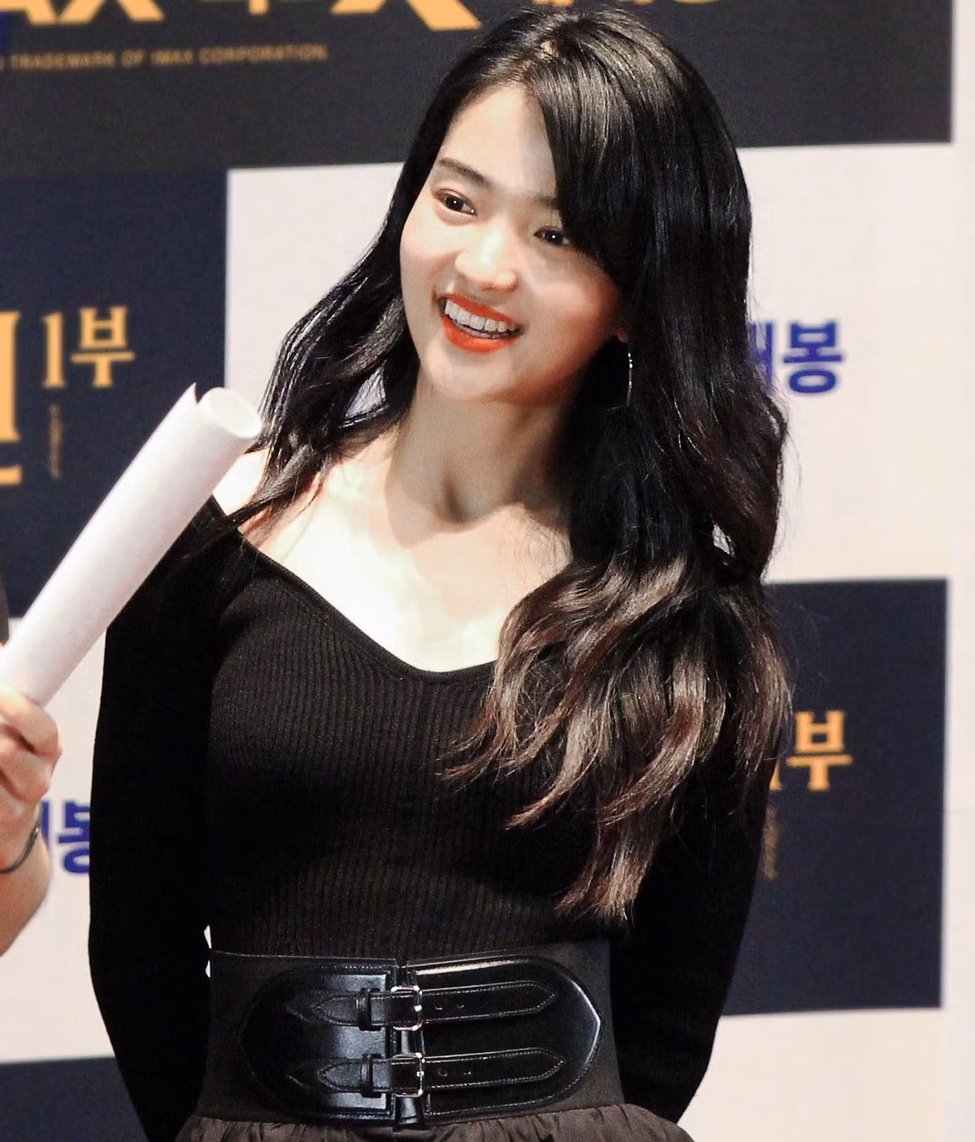 Màn mở đầu ấn tượng giúp cái tên Kim Tae Ri ngay lập tức vụt sáng thành sao. Sau đó, cô tham gia các phim điện ảnh như 1987: When the Day Comes, Little Forest, Space Sweepers, Alienoid với nhiều dạng vai khác nhau và được đánh giá cao về tài năng diễn xuất. Màn mở đầu ấn tượng giúp cái tên Kim Tae Ri ngay lập tức vụt sáng thành sao. Sau đó, cô tham gia các phim điện ảnh như 1987: When the Day Comes, Little Forest, Space Sweepers, Alienoid với nhiều dạng vai khác nhau và được đánh giá cao về tài năng diễn xuất.