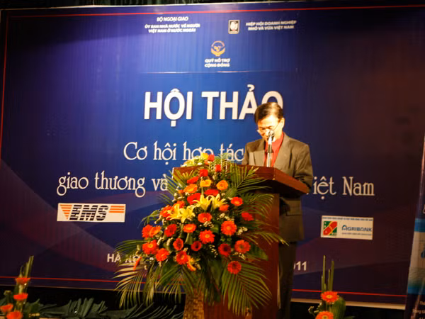 Doanh nhân bày tỏ nguyện vọng tại hội nghị. Doanh nhân bày tỏ nguyện vọng tại hội nghị