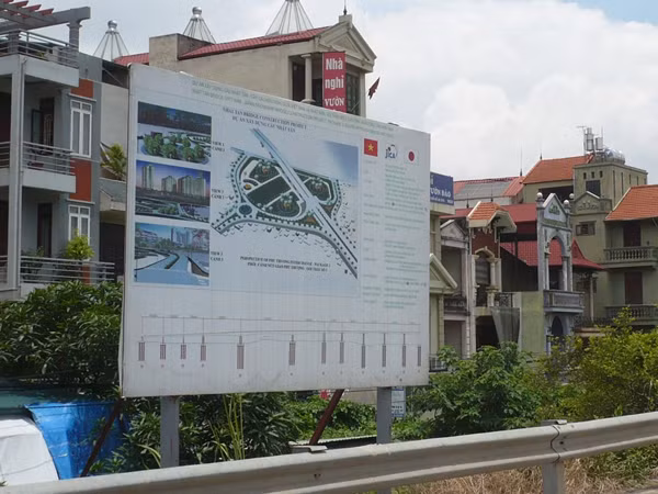 Dự án cầu Nhật Tân đang mắc lại bởi chưa thể di dời 203 hộ dân khu vực nút giao Phú Thượng. Ảnh: Trọng Đảng