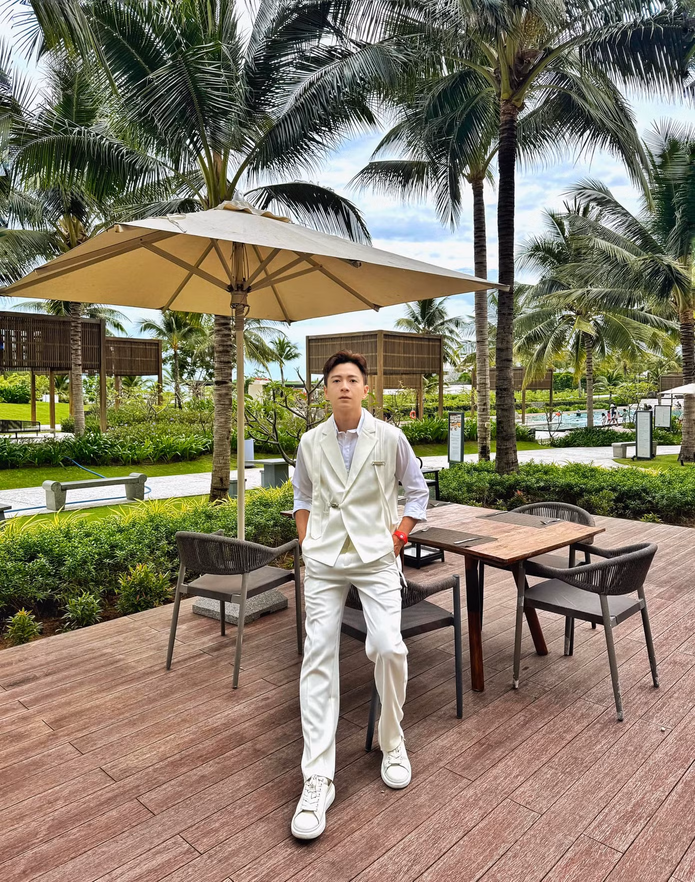 Ngô Kiến Huy hài hước cho biết bản thân vẫn còn tỉnh táo sau bữa tiệc độc thân.