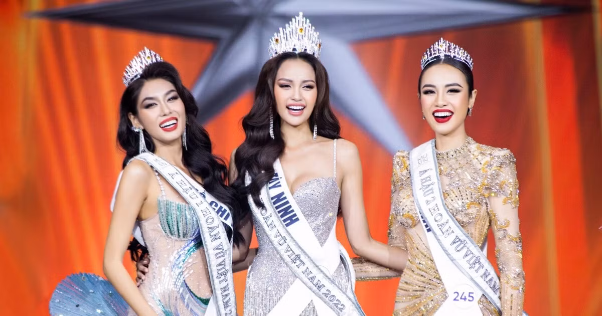 Khán giả lo lắng cho "số phận" các nàng hậu đăng quang Miss Cosmo Vietnam vì không có cơ hội rõ ràng trong việc đi thi quốc tế.