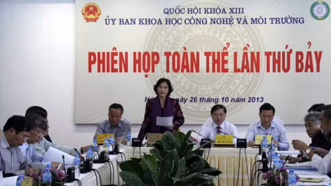 Phó Chủ tịch Quốc hội Nguyễn Thị Kim Ngân phát biểu tại phiên họp 