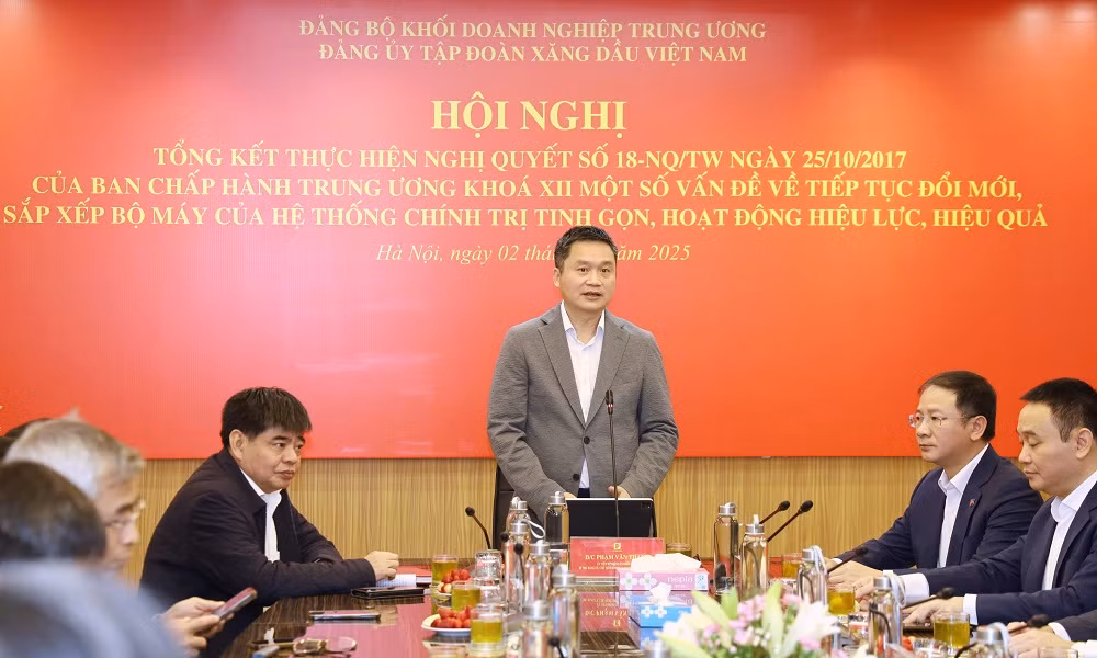Chủ tịch HĐQT Petrolimex Phạm Văn Thanh nhấn mạnh: Các đơn vị thành viên của Tập đoàn xây dựng phương án tinh gọn bộ máy tại đơn vị, báo cáo kết quả trong quý I/2025