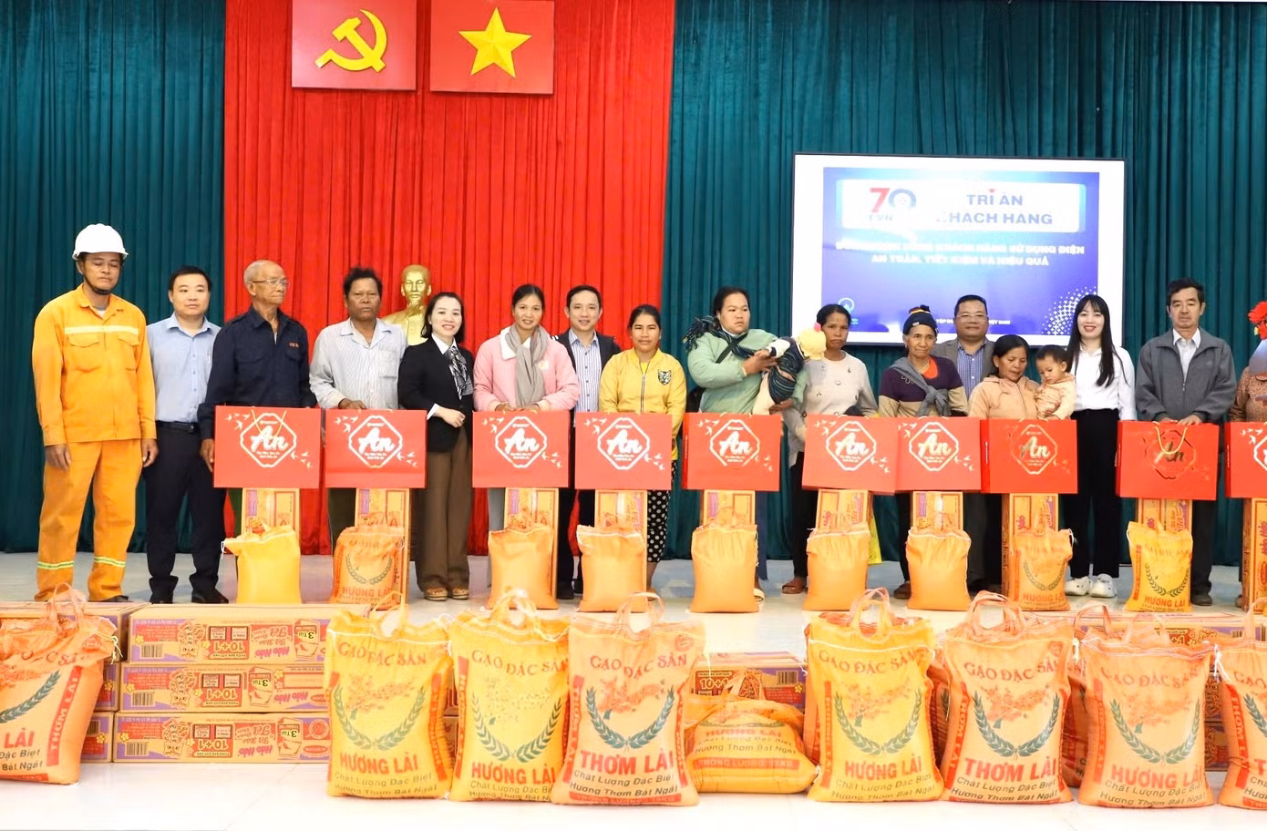 Trong năm 2024 PC Đắk Nông dành hơn 750 triệu đồng để thực hiện các hoạt động an sinh xã hội